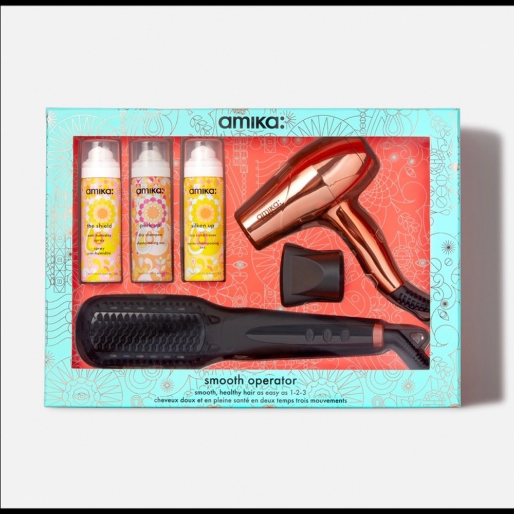 Amika Smooth Operator Kit straightening brush
